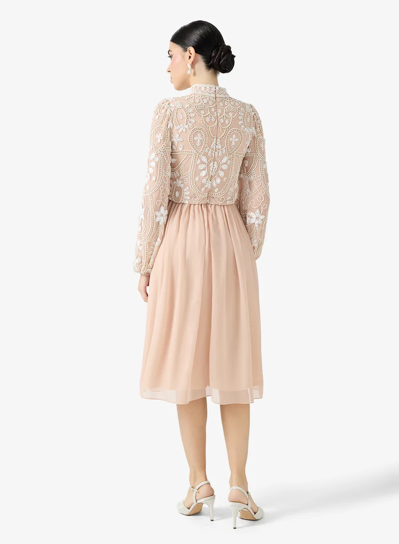 اميليا روز فستان ميدي بأكمام منفوشة مزينة